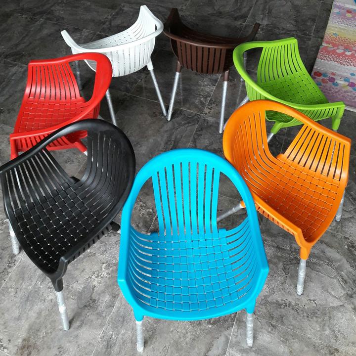 Ghế nhựa cafe chân nhôm GNBP003 có kiểu dáng đẹp và độc đáo