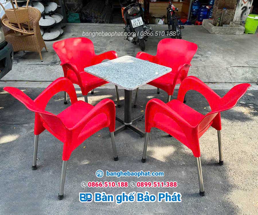 Bàn ghế cafe thanh lý mới 90%