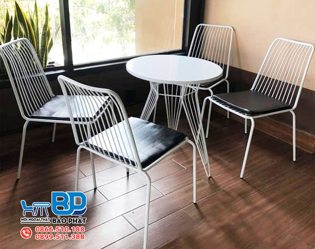 Bộ bàn ghế sắt trà sữa BGSTSBP004 thiết kế đẹp và sang trọng