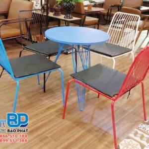 Bàn ghế sắt trà sữa BGSTSBP004 8 Bộ bàn ghế sắt trà sữa BGSTSBP004 đa dạng màu sắc