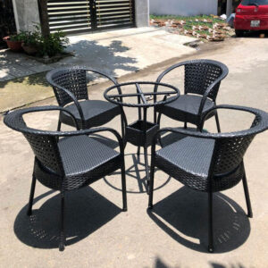 Ghế mây nhựa thúng bầu được thiết kế rộng rãi, mang đến sự thoải mái cho người dùng