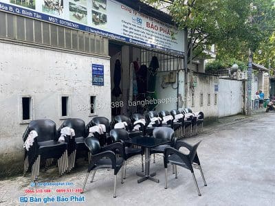 Bàn ghế cafe nhựa đúc chân inox màu đen
