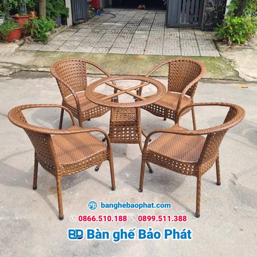 Bàn mây nhựa ngoài trời
