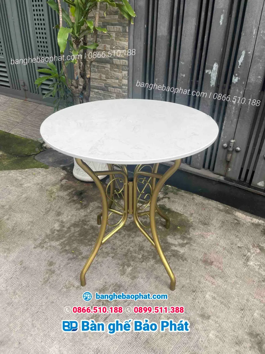 Bàn ngoài trời chân sắt mặt đá