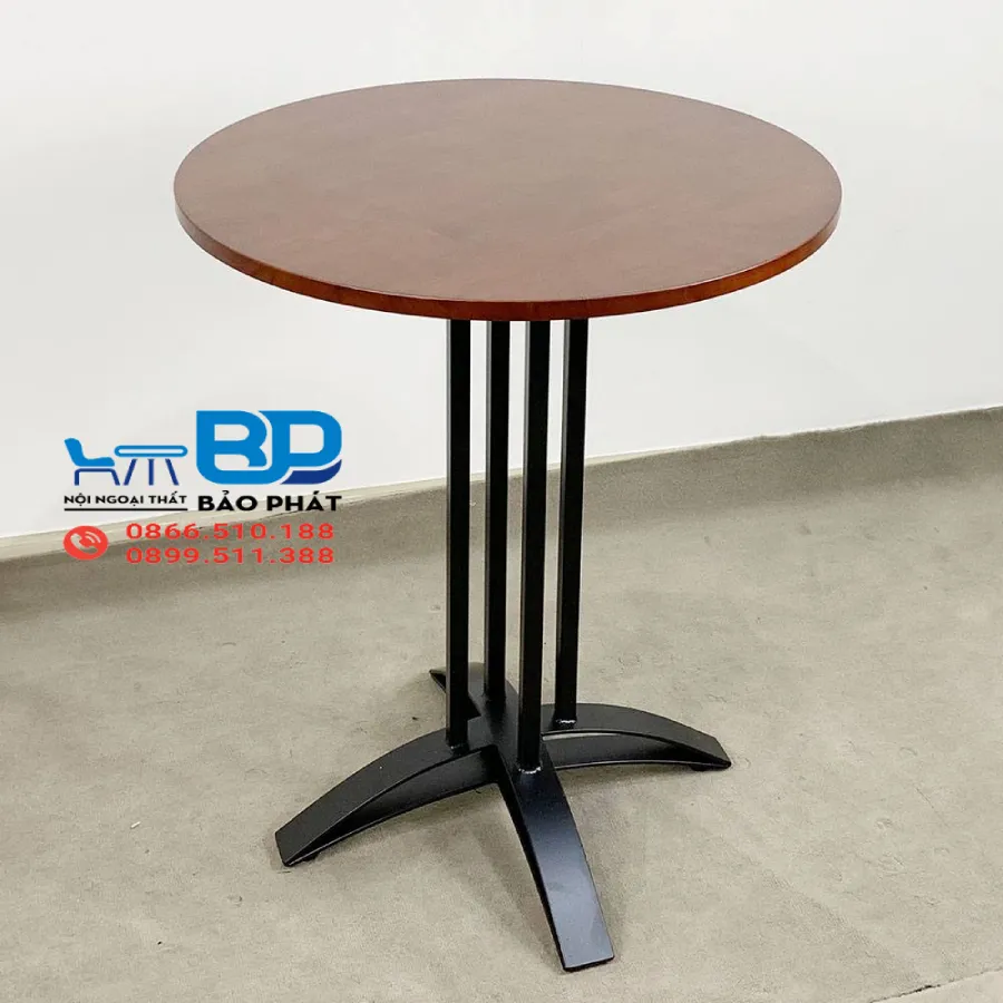 Bàn ngoài trời chân sắt mặt gỗ cao su