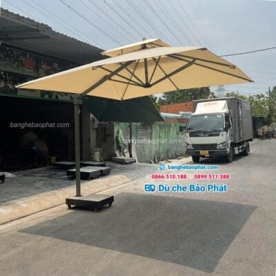 Dù lệch tâm nghiêng che xéo theo hướng nắng