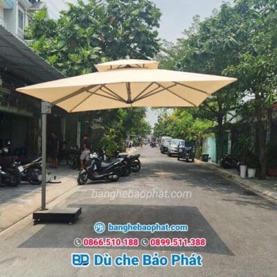 Dù lệch tâm nghiêng che xéo theo hướng nắng