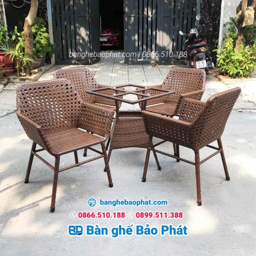 Ghế mây khung sắt kiểu dáng cánh dơi