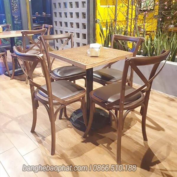 Bàn ghế Vintage đơn giản tạo sự hiệu đại và thanh nhã cho không gian trang trí