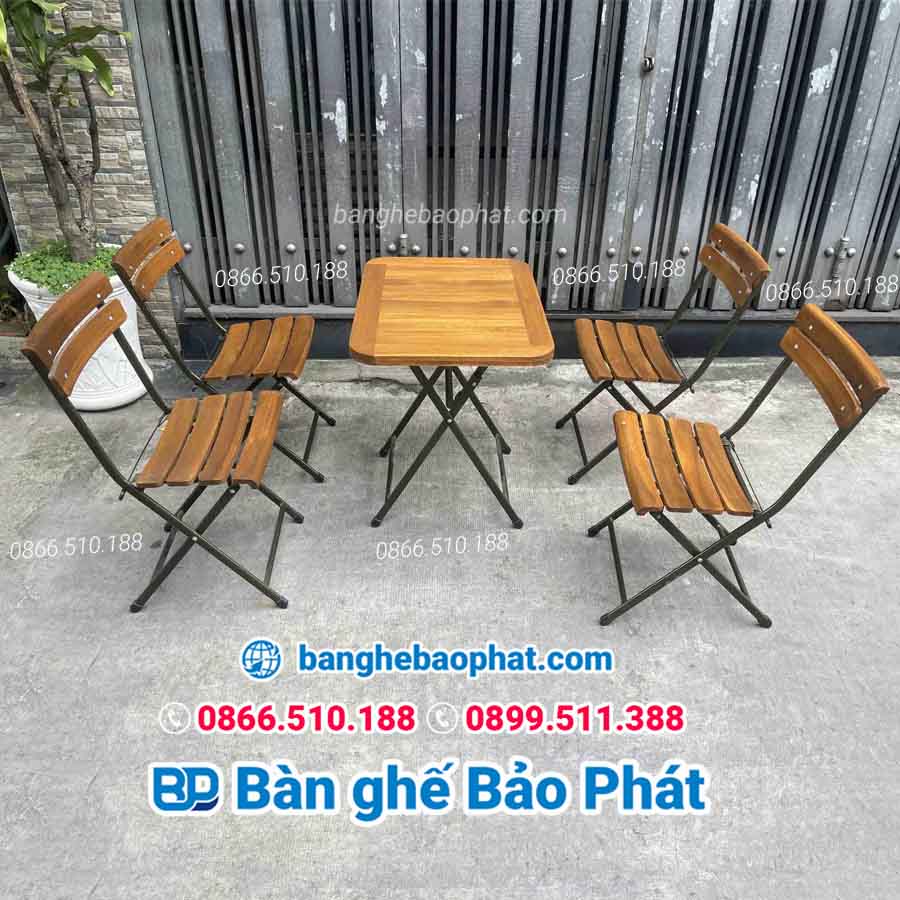 Bàn ghế cafe mini khung sắt mặt gỗ.