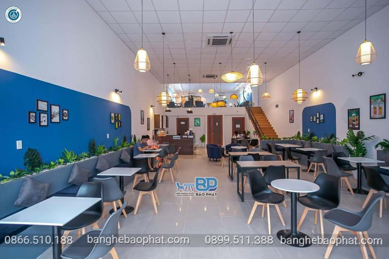 Bàn ghế nhựa chân gỗ 3003 19 Bàn ghế quán trà sữa ghế 3003 chân gỗ mặt nệm màu đen