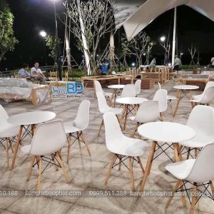 Bàn ghế quán trà sữa ghế nhựa eames chân gỗ