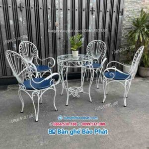 Bàn ghế sắt ngoài trời màu trắng
