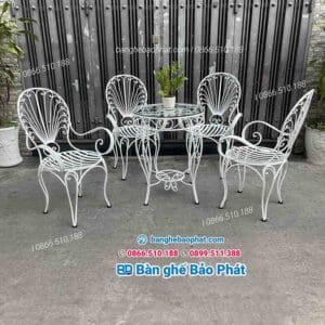 Bàn ghế sắt ngoài trời màu trắng