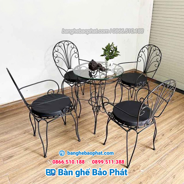 Bàn tròn cà phê mặt kính hiện đại, sang trọng