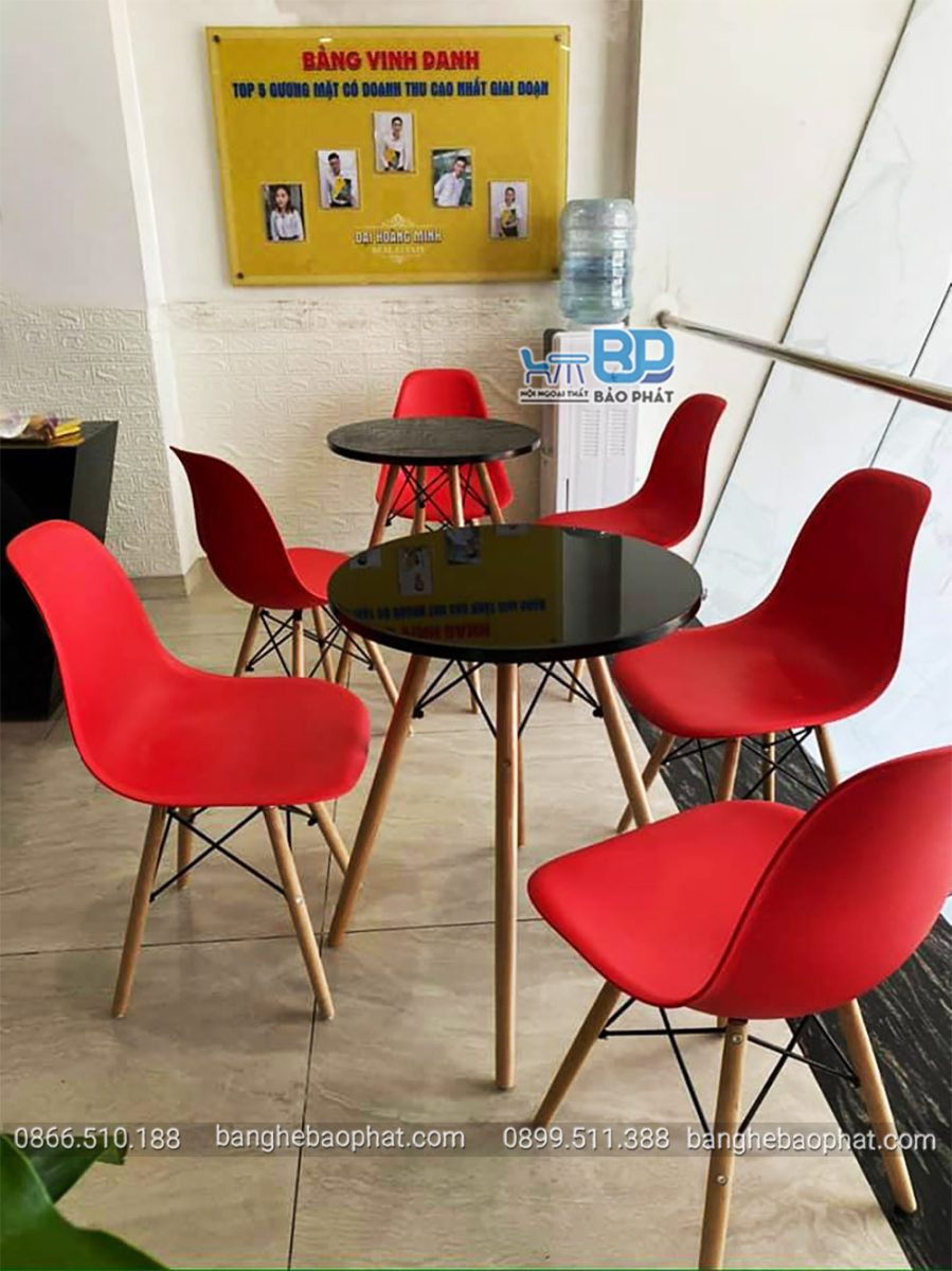 Bộ bàn ghế nhựa eames chân gỗ màu đỏ