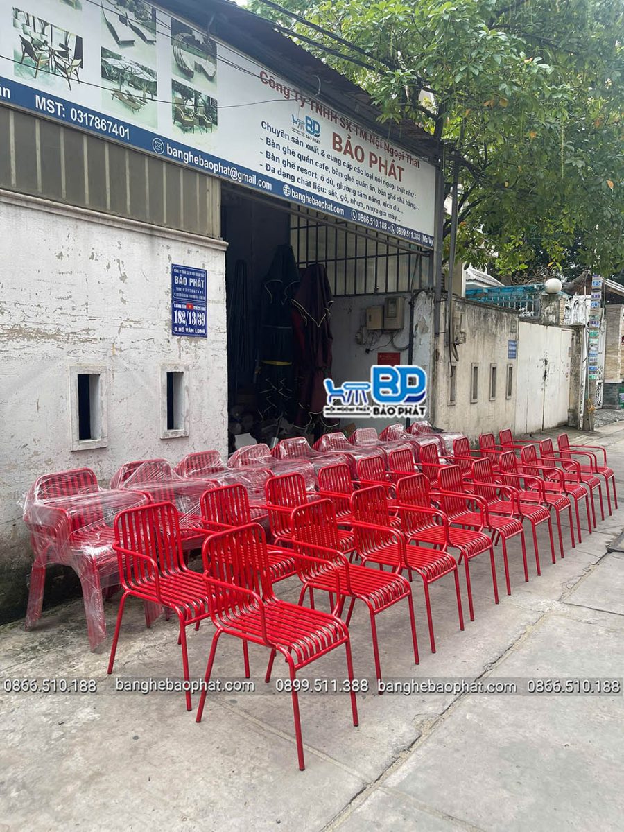 Bộ bàn ghế sắt 13-26 quán cafe BGSBP017 39 ghế sắt 13-26 quán cafe màu đỏ