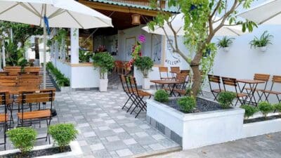 Bàn ghế sắt gỗ quán cafe ngoài trời