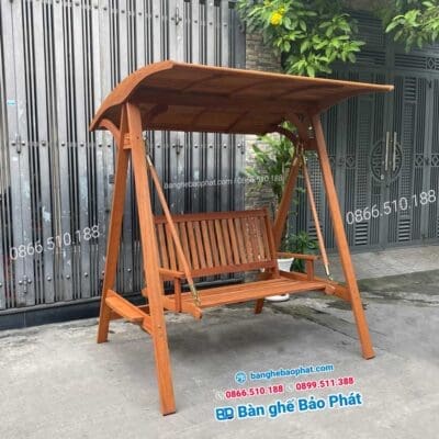 Xích đu gỗ đẹp sân vườn
