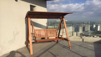 Xích đu gỗ sân thượng