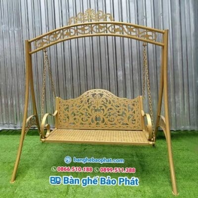 Xích đu sắt nghệ thuật màu vàng đồng