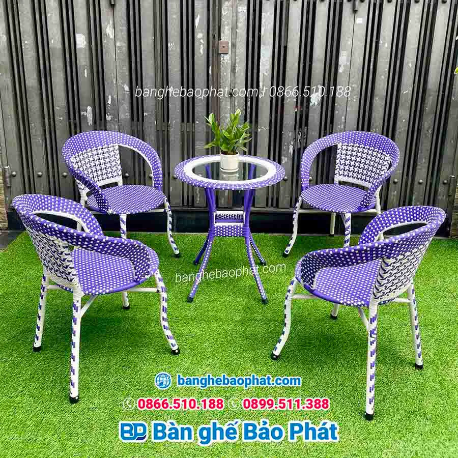 Bàn ghế cafe nhựa giả mây màu tím ấn tượng