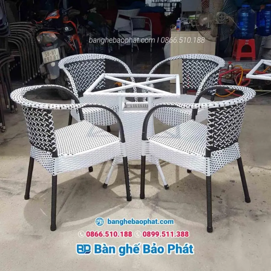 Bàn ghế mây nhựa cafe tại Sóc Trăng nhỏ gọn và chắc chắn