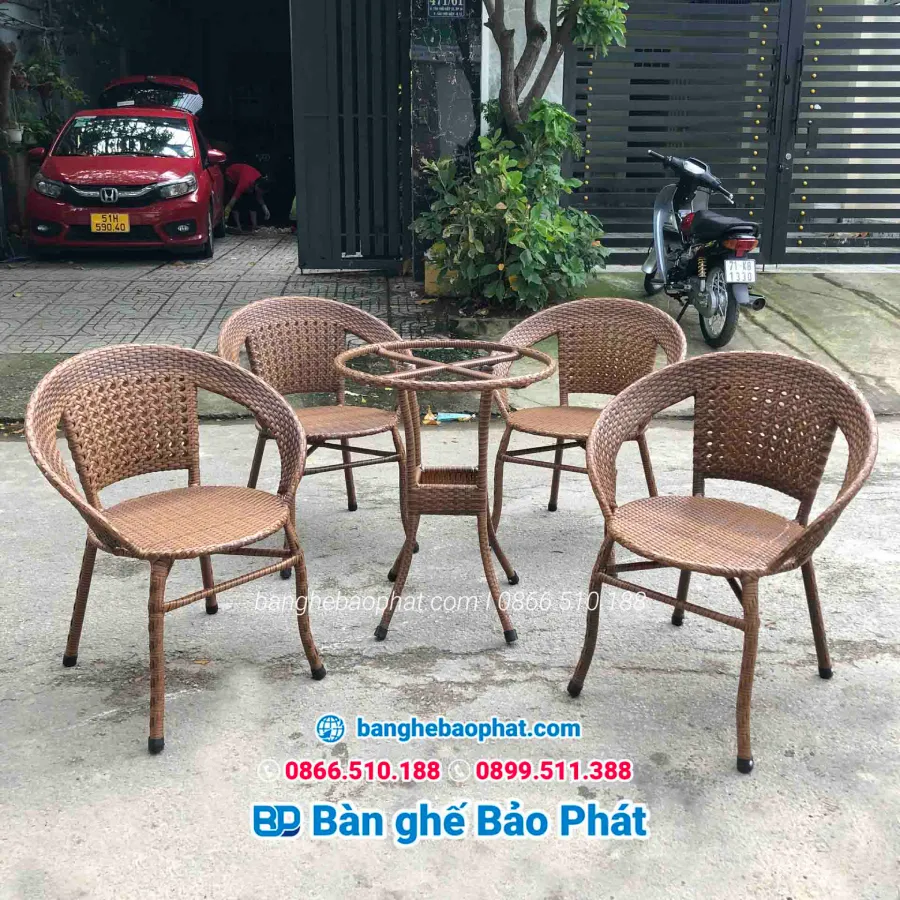 Bàn ghế mây nhựa kiểu dáng bạch tuột sử dụng cho ban công