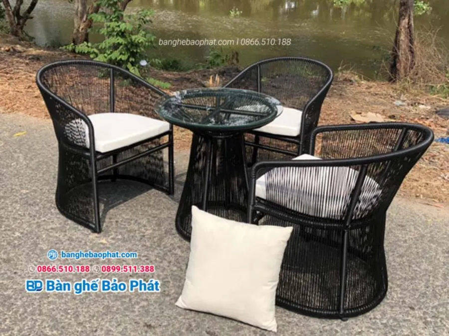 Bộ bàn ghế mây nhựa ngoài trời đan thưa đảm bảo sự thông thoáng