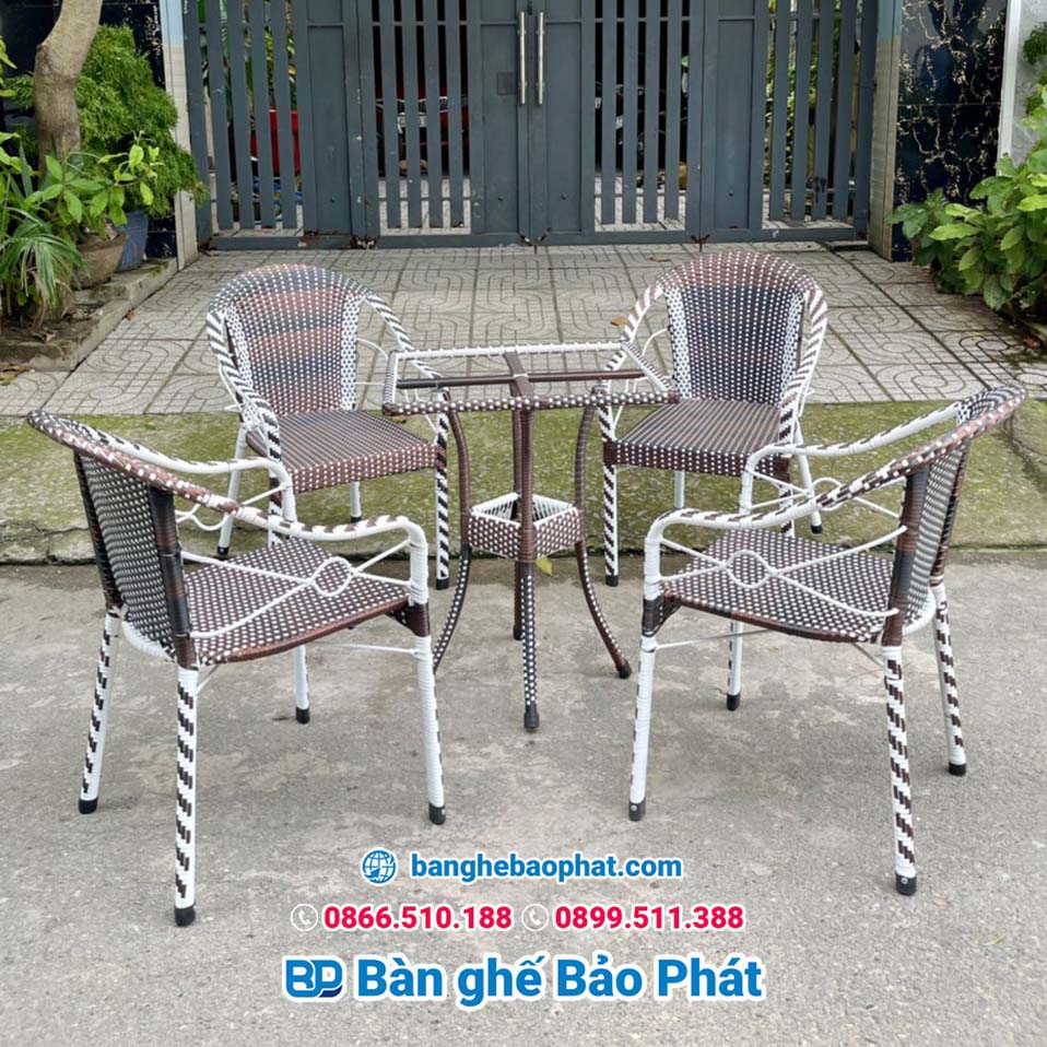 Bàn ghế cafe mây nhựa thanh lý mới 98%