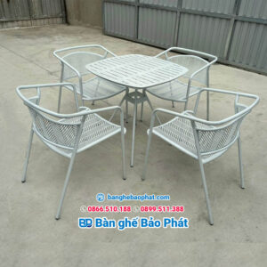 Bàn ghế sắt quán cà phê BGSBP026 được làm từ sắt sơn tĩnh điện