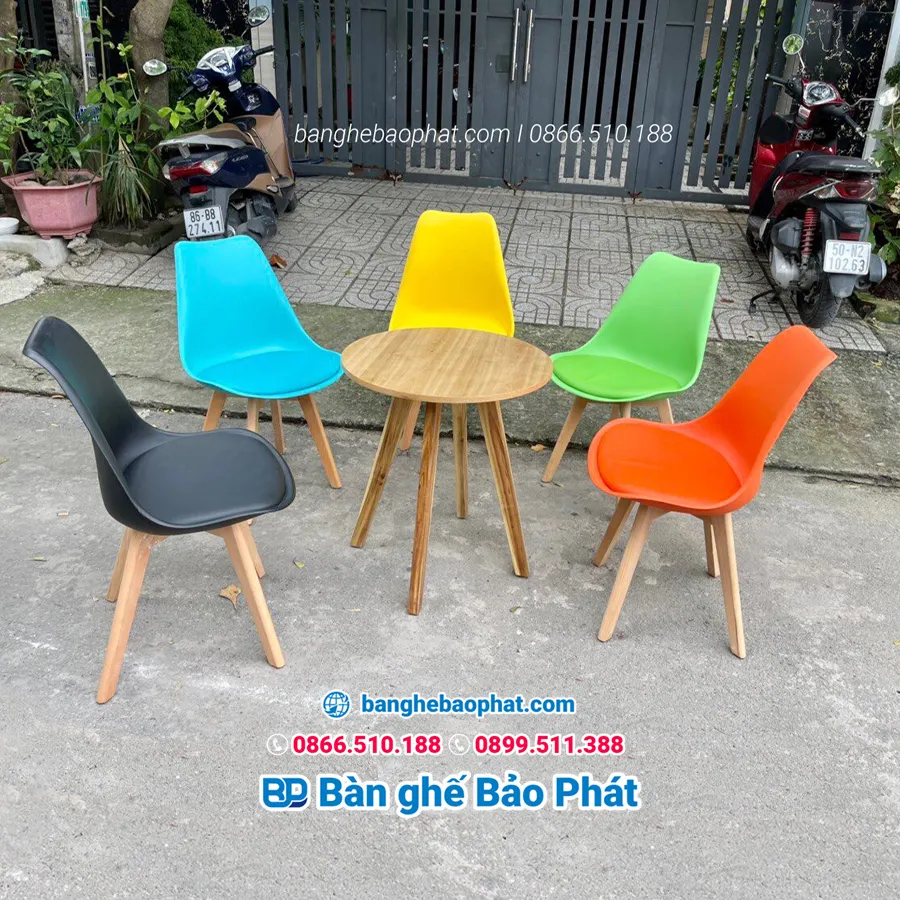 Bàn ghế cafe nhựa cũ chân gỗ 3003 thanh lý tại TPHCM