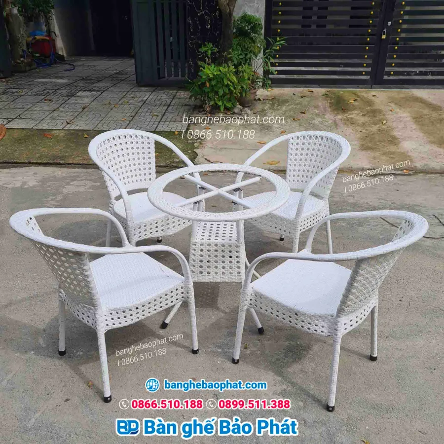 Bàn ghế cafe nhựa giả mây cũ cần thanh lý tại TPHCM