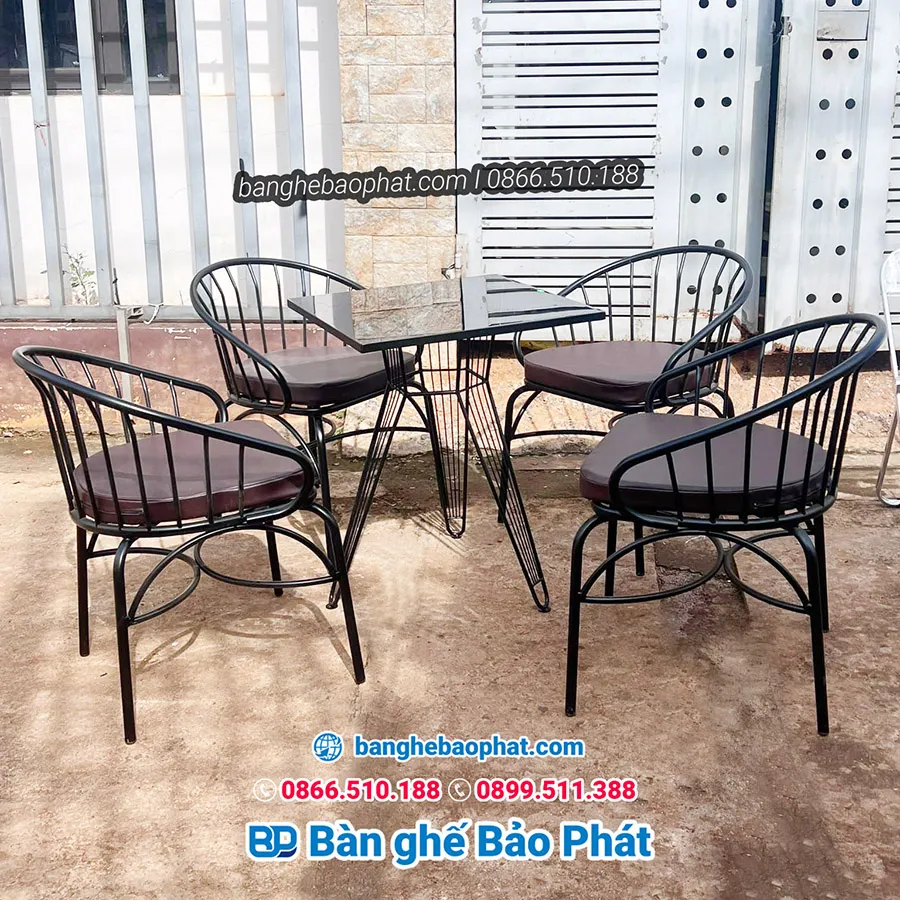 Bàn ghế cafe sắt cũ tại TPHCM