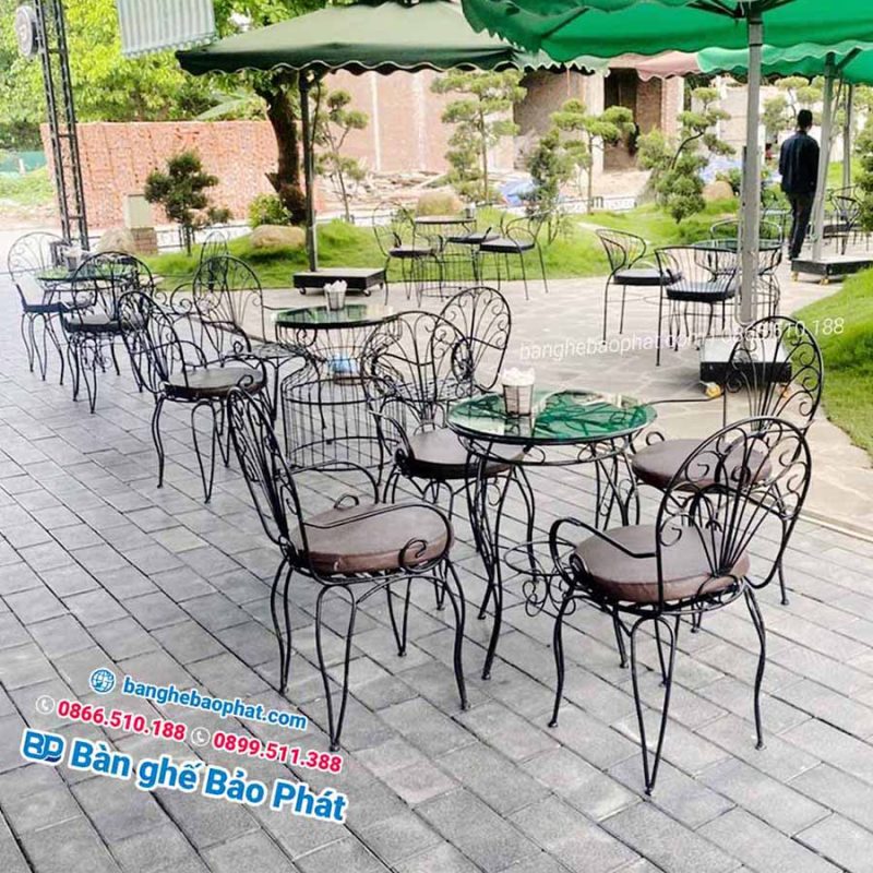 Ưu điểm của bộ bàn ghế sắt mỹ nghệ BGSMNBP001