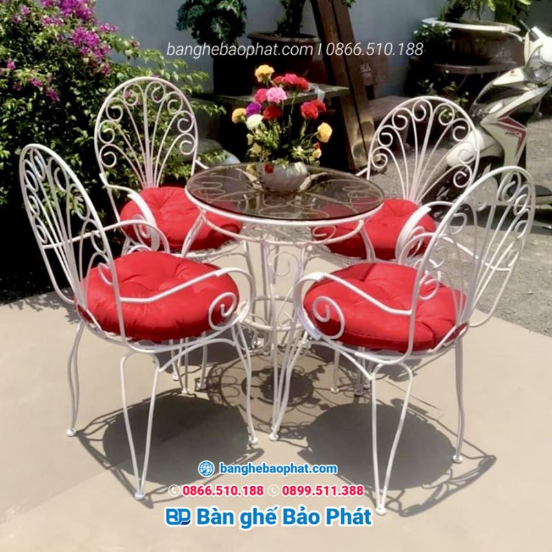 Bộ bàn ghế sắt mỹ nghệ BGSMNBP001 thiết kế đẹp và tinh xảo