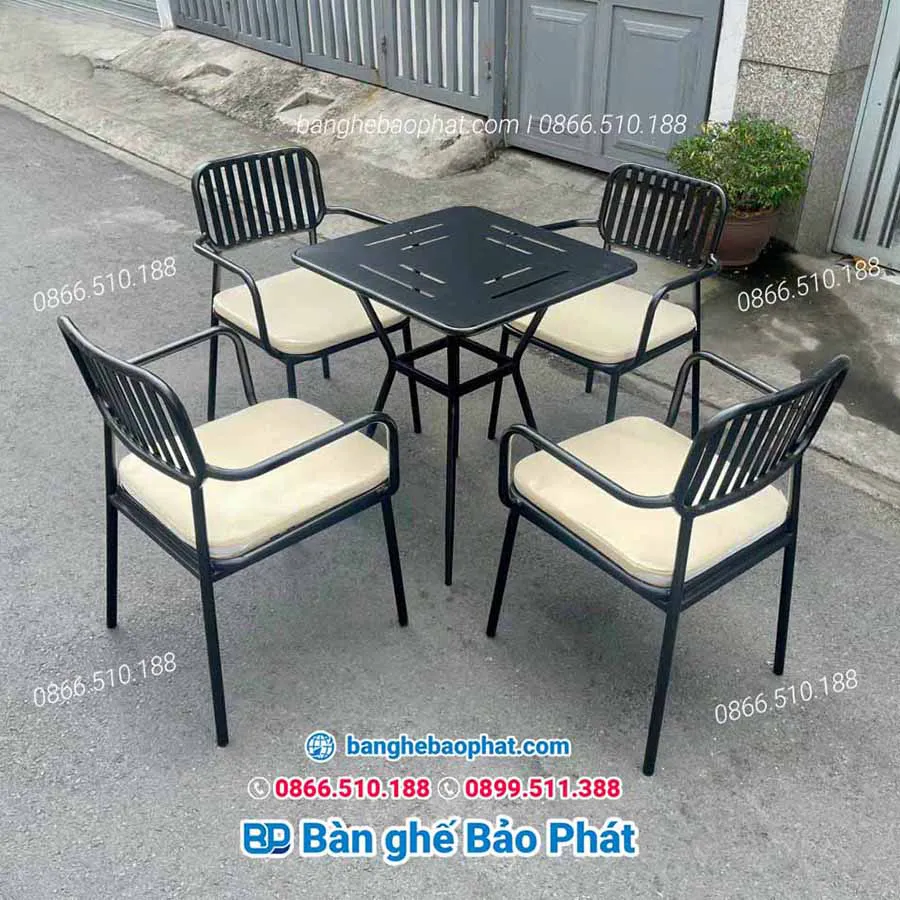 Bàn ghế sắt ngoài trời BGSBP031
