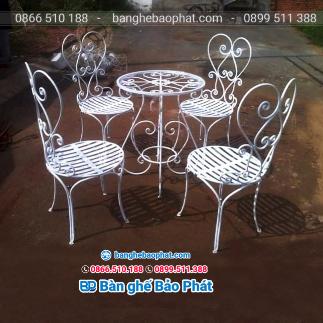 Bộ bàn ghế sắt mỹ nghệ BGSMNBP004