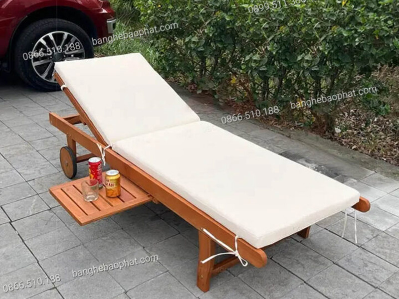 Ghế hồ bơi làm từ gỗ nệm thanh lý