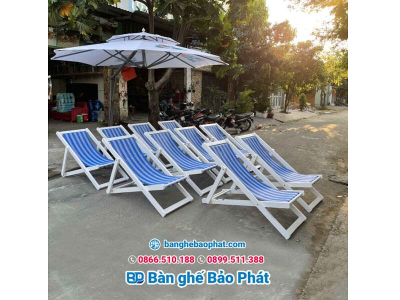 Mẫu ghế hồ bơi bằng gỗ thanh lý 