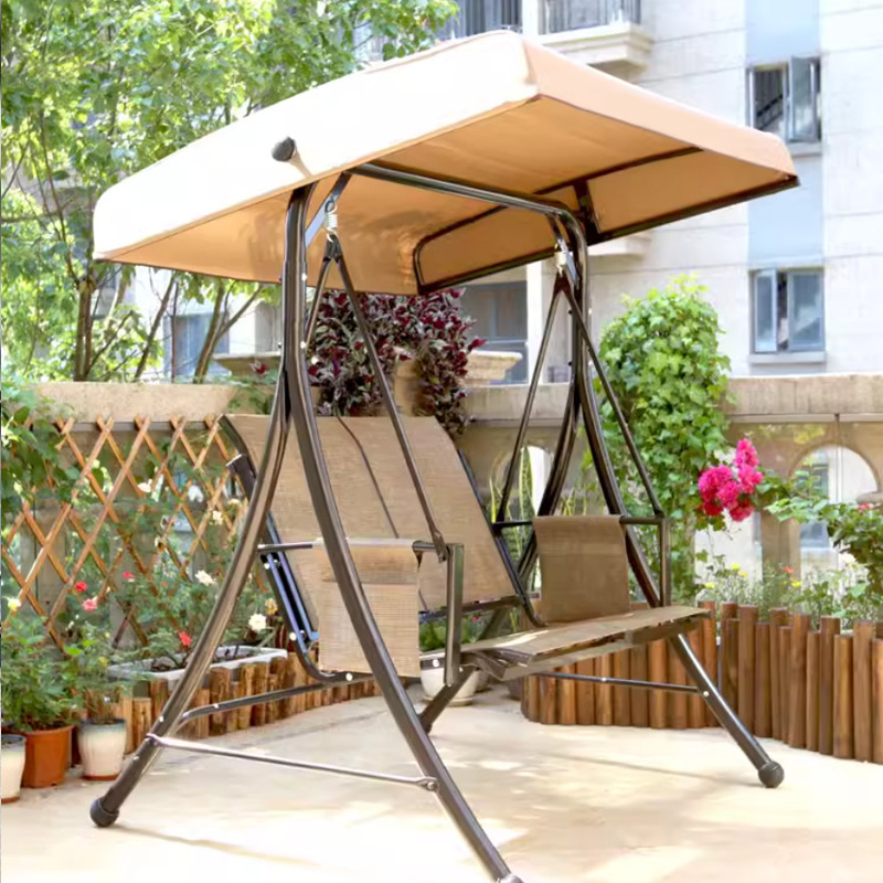 Xích đu ngoài trời có mái che với cất liệu cao cấp, bền bỉ được nhiều người yêu thích