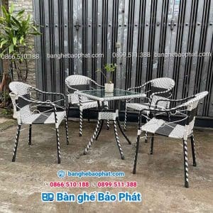 Bàn ghế cafe nhựa giả mây thúng hoa văn màu trắng đen