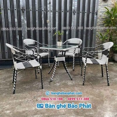 Bàn ghế cafe nhựa giả mây thúng hoa văn màu trắng đen