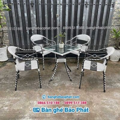 Bàn ghế cafe nhựa giả mây thúng hoa văn màu trắng đen