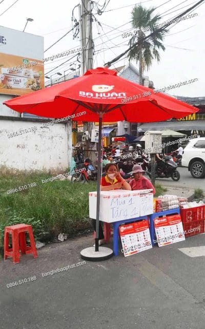 Dù che nắng tâm giữa tán dù 2,6m in logo