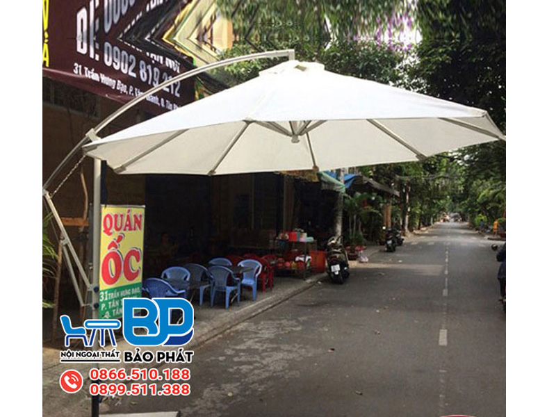 Dù che sân vườn lệch tâm treo đẹp và sang trọng