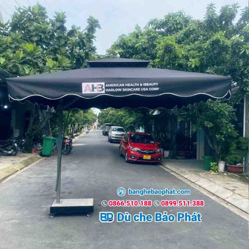 Dù che sân vườn lệch tâm vuông được làm từ vải dù PE cao cấp