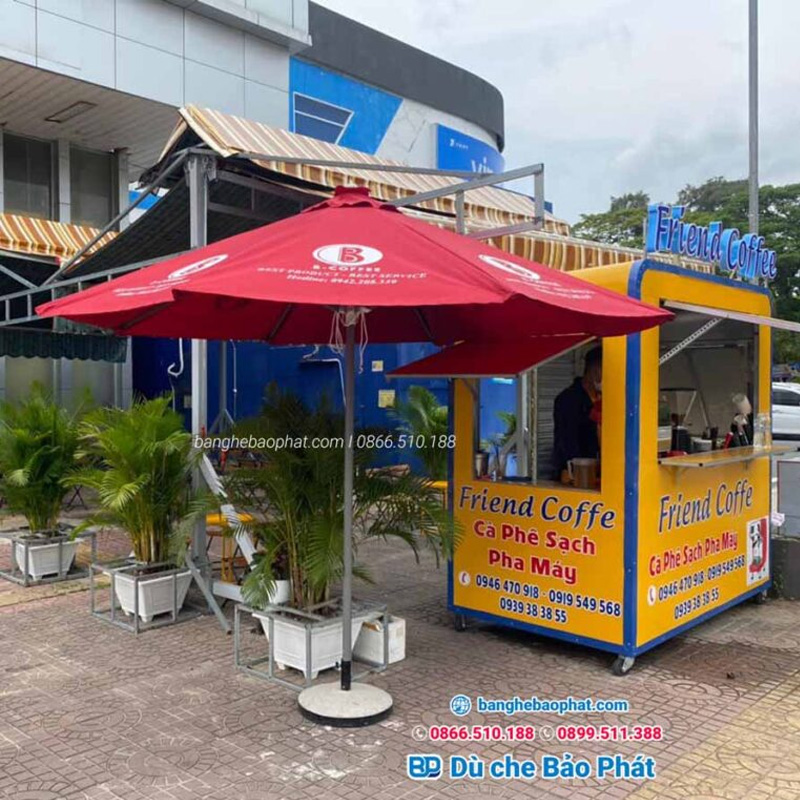 Mẫu dù chính tâm sân vườn này được sử dụng rộng rãi ở các quán cafe hiện nay