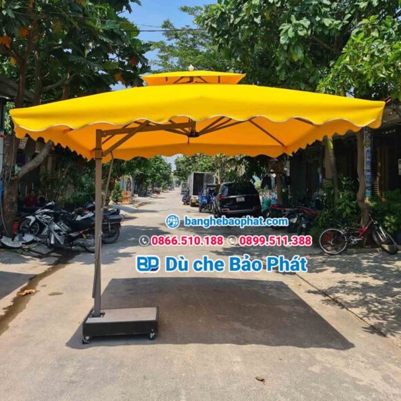 Dù sân vườn lệch tâm vuông có kiểu dáng dù hiện đại, độ che phủ rộng