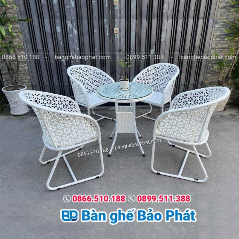 Ưu điểm của bộ bàn ghế nhựa giả mây đan hình hoa mai